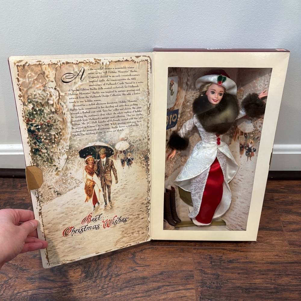Barbie Hallmark Special Edition Doll 1995 Holiday Memories NIB